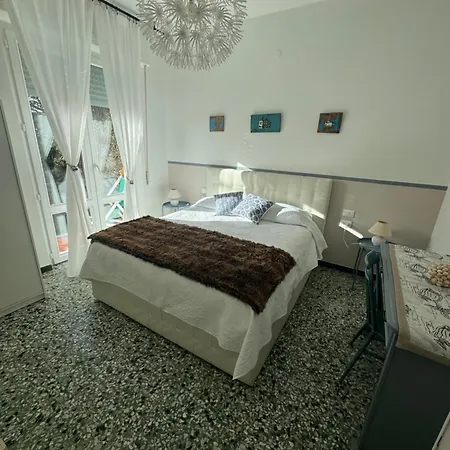 2-bedroom Sunny Sea View With Balcony, La Casa Di Christine
