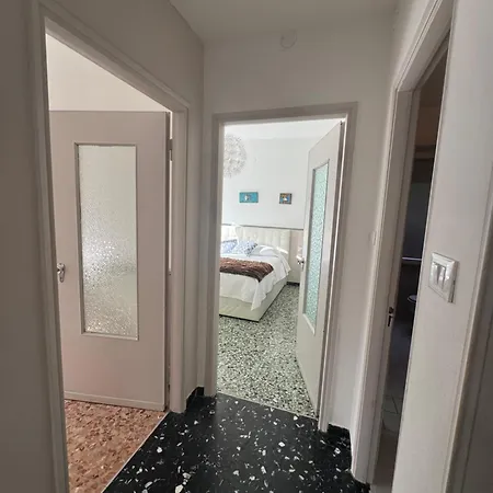 2-bedroom Sunny Sea View With Balcony, La Casa Di Christine Apartmán *