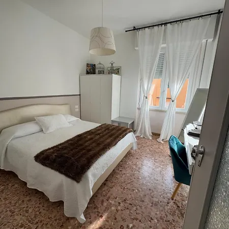 2-bedroom Sunny Sea View With Balcony, La Casa Di Christine