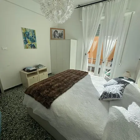 2-bedroom Sunny Sea View With Balcony, La Casa Di Christine *