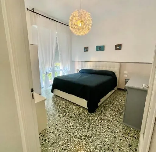 2-bedroom Sunny Sea View With Balcony, La Casa Di Christine