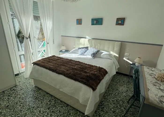 2-bedroom Sunny Sea View With Balcony, La Casa Di Christine